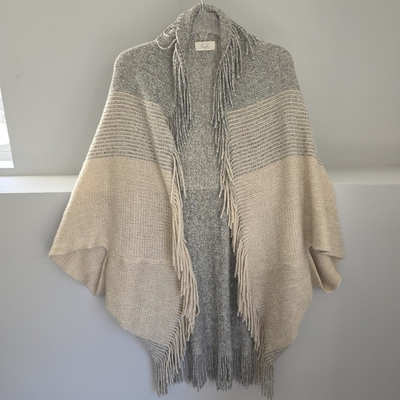 riah fashion Tops - Gray and Cream Fringe Poncho